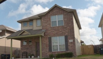 Building Photo - 2929 McLaren Dr