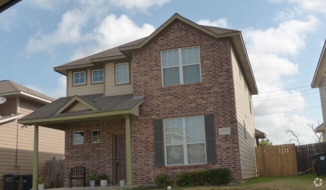 Building Photo - 2929 McLaren Dr