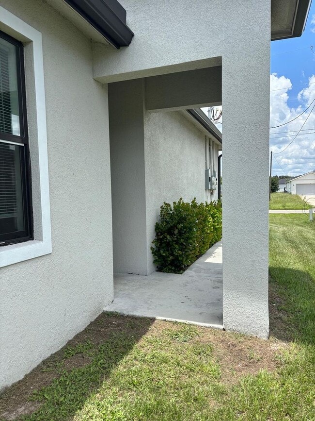 Building Photo - Lehigh Acres Beautiful 2 bdrm/2 bath Plus ...