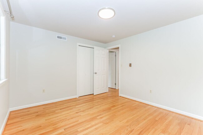 Building Photo - Spacious 3-Bedroom 2 Bath Home