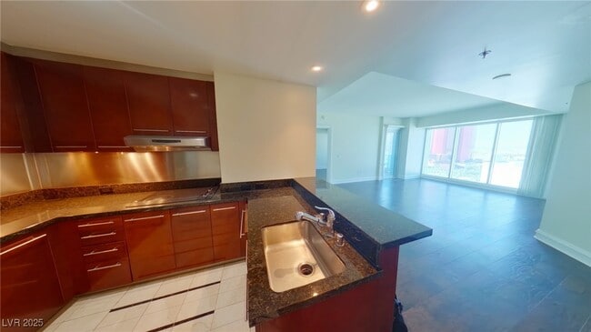 Building Photo - 2700 S Las Vegas Blvd