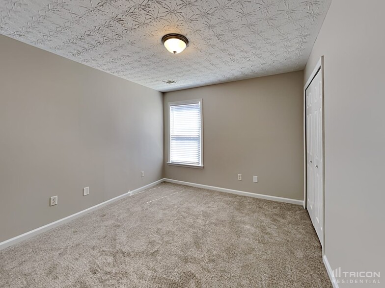 Building Photo - 3337 Coach House Ct