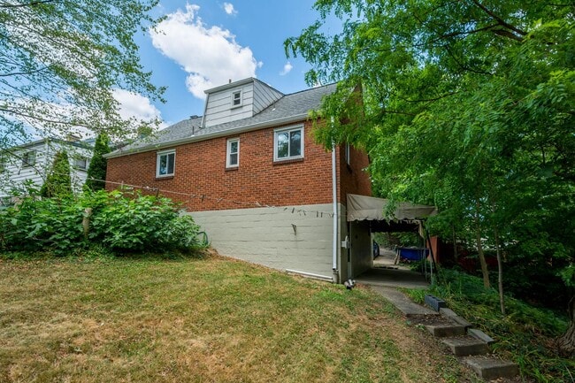 Building Photo - AVAILABLE AUGUST 1ST! STUNNING 3 BEDROOM IN BEECHVIEW!