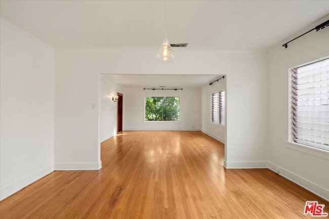 Building Photo - 715 N Harper Ave