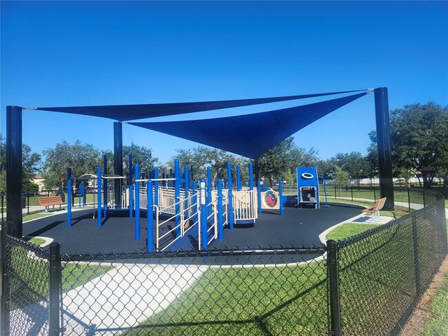 Building Photo - 12609 Salomon Cove Dr