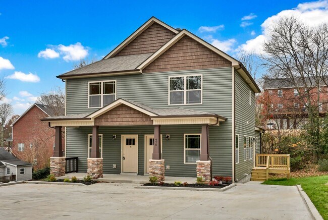 Building Photo - 420 S 2nd St