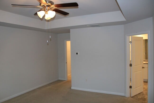 Building Photo - 3 Bedroom 2 .5 Bath Townhome Hephzibah!