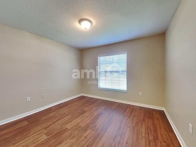 Building Photo - 6925 Krenson Oaks St