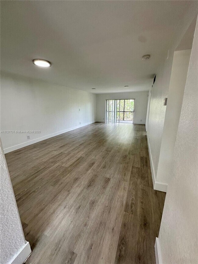 Building Photo - 6201 N Falls Cir Dr