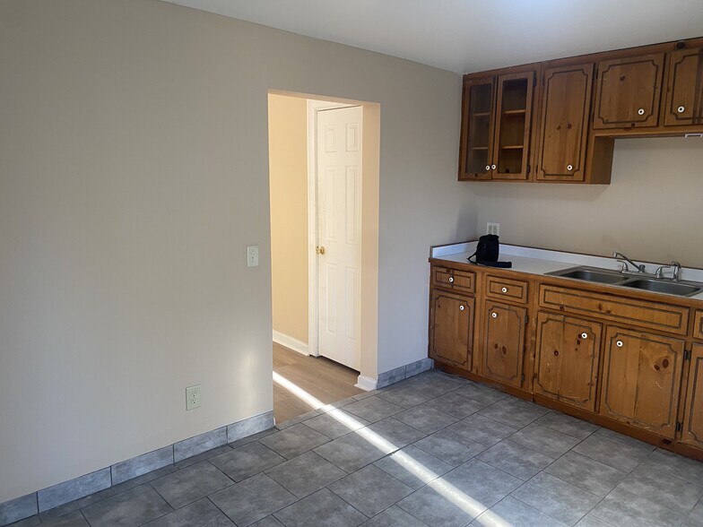 Building Photo - 266 moughon st