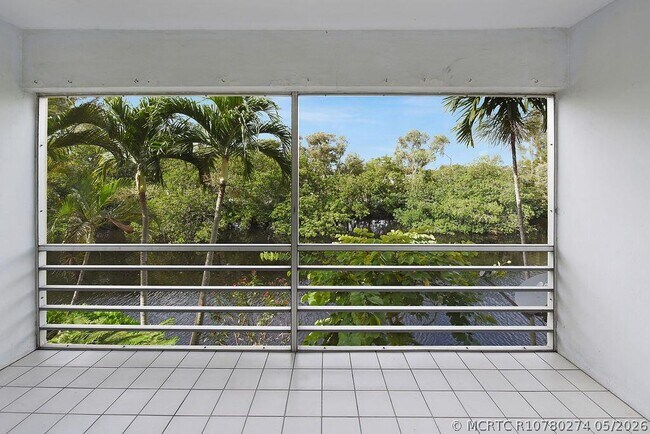 Building Photo - 1400 NE 57th Ct