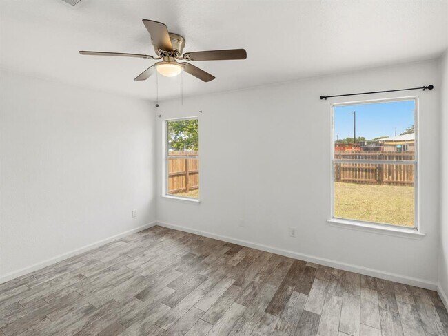 Building Photo - 1144 Miss Kimberly's Ln