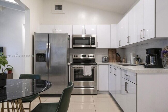 Building Photo - 26 NE 70th St