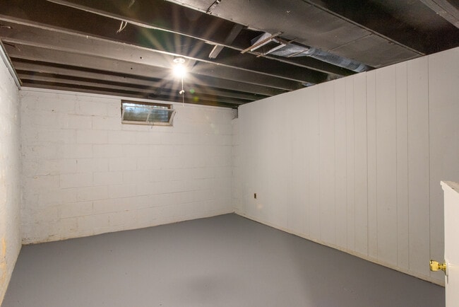 Building Photo - 1353 Bissell St