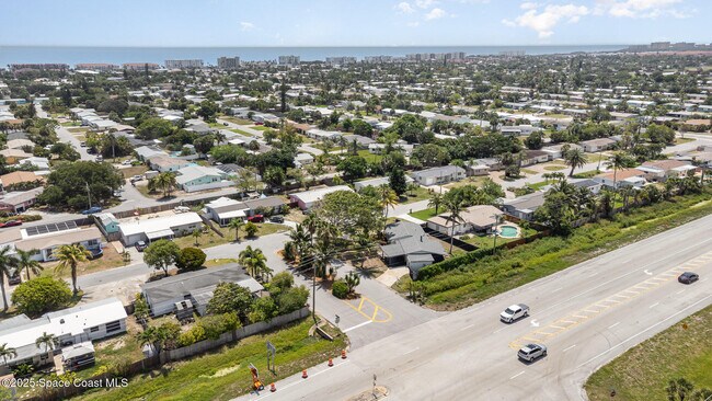Building Photo - 175 Melaleuca Dr