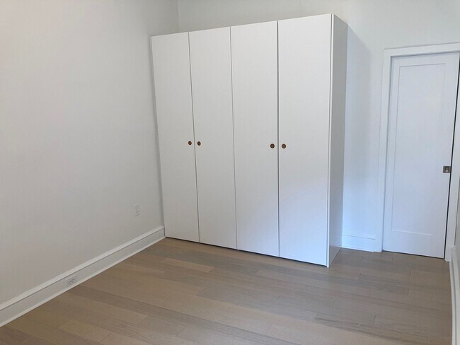 Building Photo - 1108 Pine St