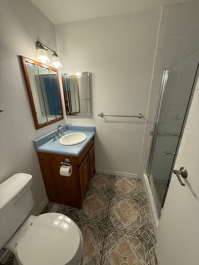 Building Photo - $3,800 / 3 bedroom, 2 bath, multi-level ho...