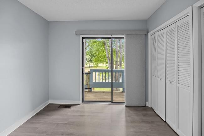 Building Photo - Water View Gem 2x2 Spacious Condo Fairfiel...