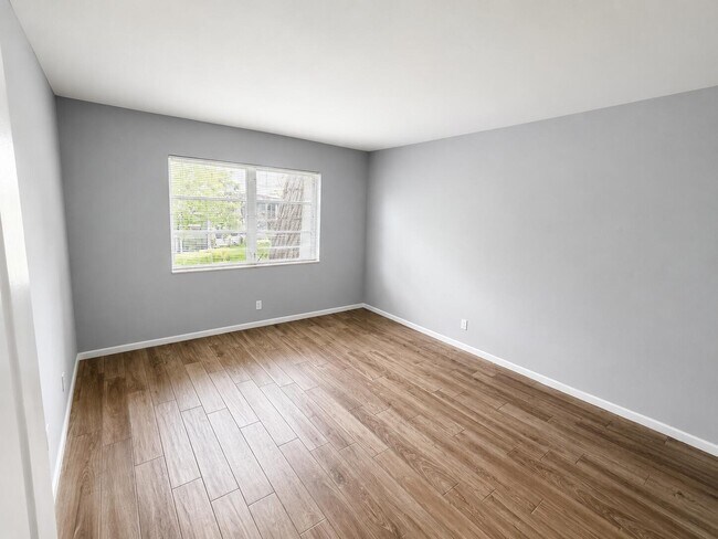 Building Photo - 3125 Oakland Shores Dr
