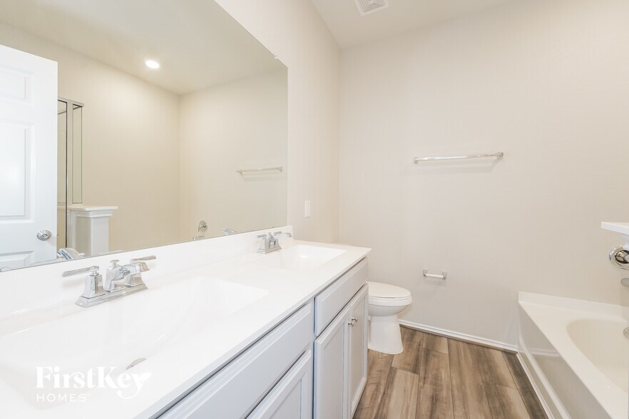 Building Photo - 5831 Longhorn Run Ln