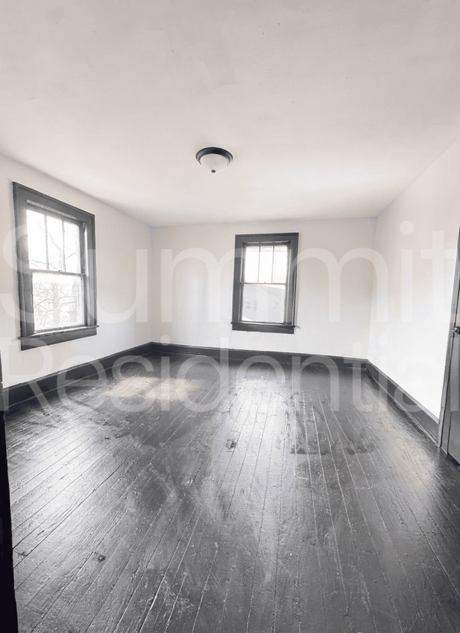 Building Photo - 4 Bedroom House for Rent