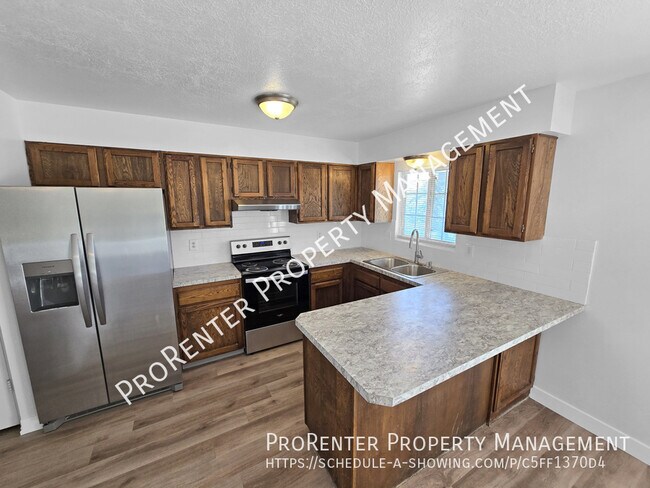 Building Photo - 484 N 75 W