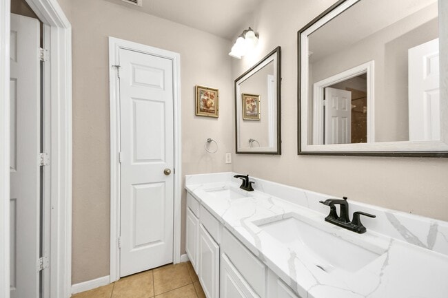 Building Photo - 13719 Hartford Ct