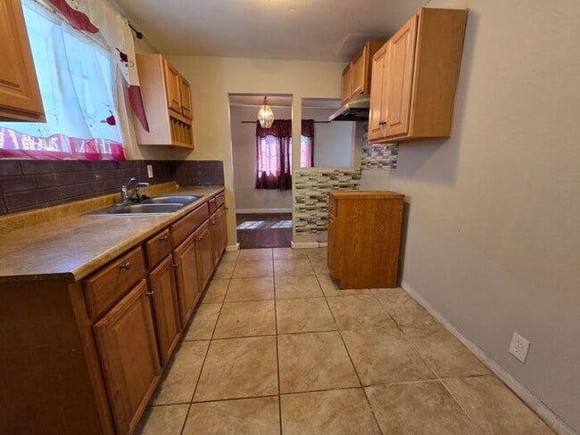Building Photo - New Listing!