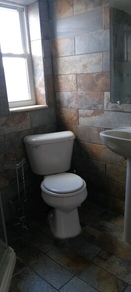 Building Photo - 823 S 2nd St