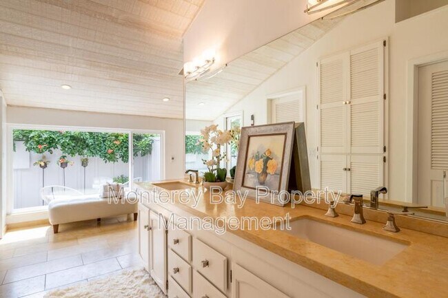 Building Photo - 18 Deer Stalker Path