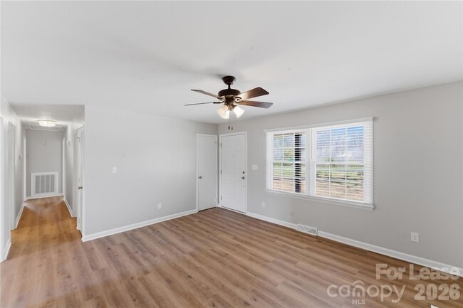 Building Photo - 527 Wilson Farm Rd