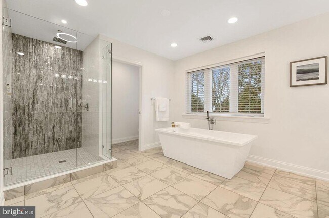 Building Photo - 301 S Adams St