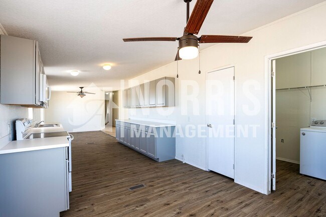 Building Photo - 9960 S Niehaus Rd