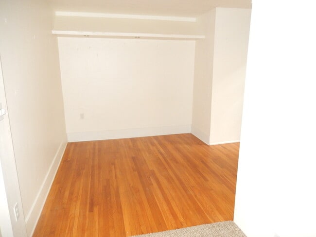 Building Photo - Centrally Located 2 Bed, 2 Bath House in N...