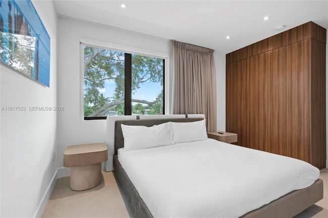 Building Photo - 1881 NE 196th Terrace