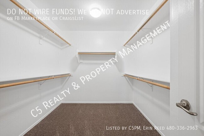 Building Photo - 3075 W Five Mile Peak Dr