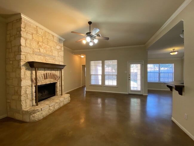 Building Photo - Duplex *LEASING SPECIAL AVAILABLE*