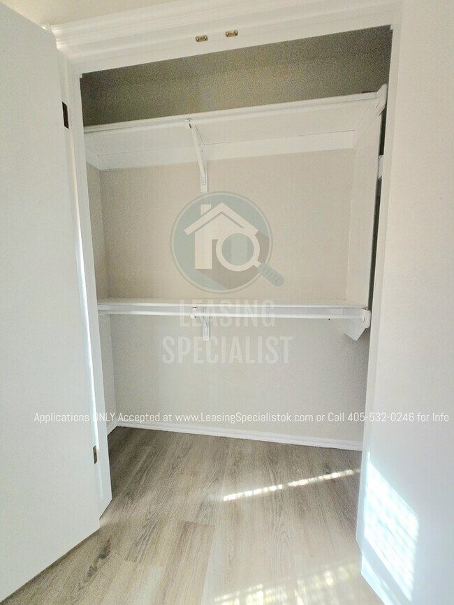 Building Photo - West Norman 2 Bed 1.5 Bath Fully Remodeled...