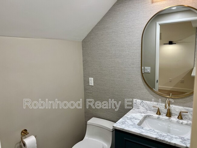 Building Photo - 753 Oak St