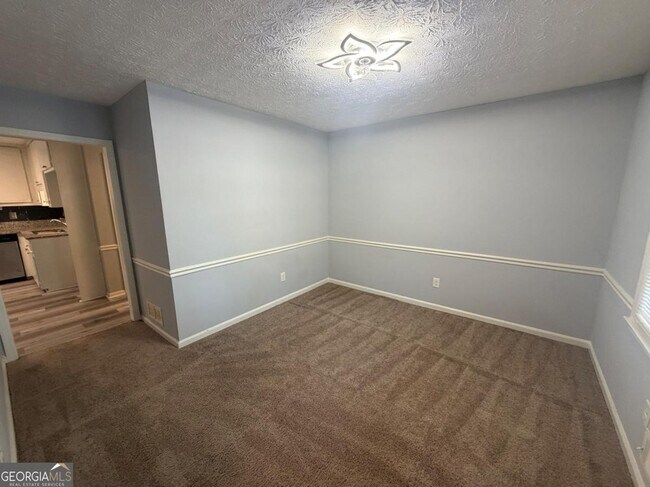 Building Photo - 212 Regal Way W