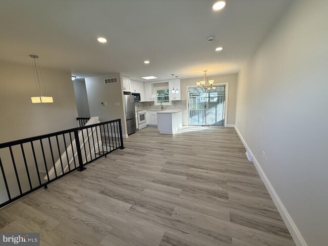 Building Photo - 3202 Cambridge Dr
