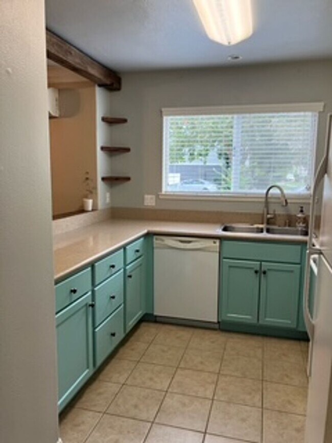Building Photo - Charming 2 Bedroom, 2 Bathroom Condo in Sa...
