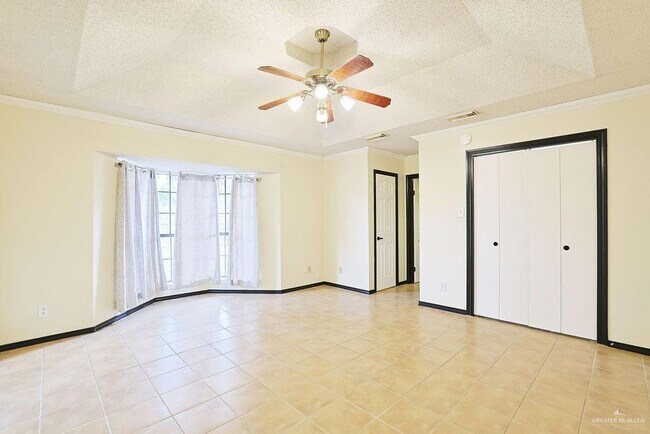Building Photo - 3208 Kiwi Ave