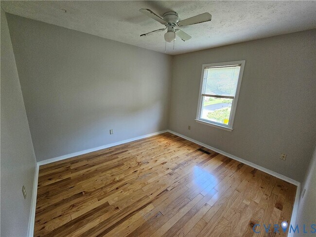 Building Photo - 7023 Hanna Dr