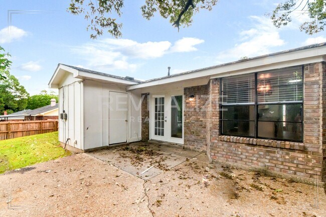 Building Photo - 5728 Post Oak Ct