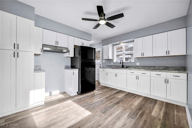 Building Photo - 1171 Jason Ave