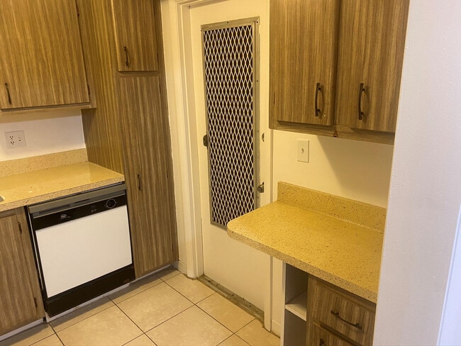 Building Photo - 4328 SW 6th St