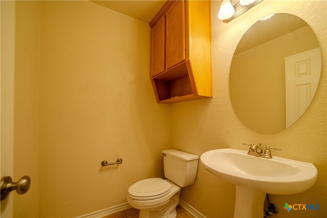Building Photo - 511 Cowhand Dr