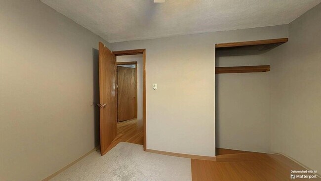 Building Photo - 9 Putney Cir