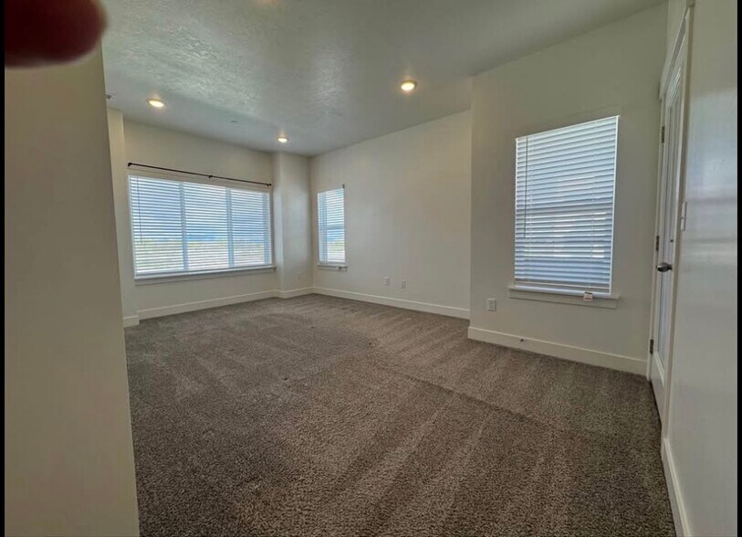 Building Photo - 3105 S 225 W